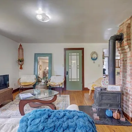 Boho Garden Bungalow Near Iu, Downtown, Ev Level 2 Station